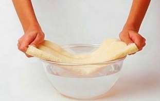 Komprimiert mit Soda, um den Penis zu vergrößern